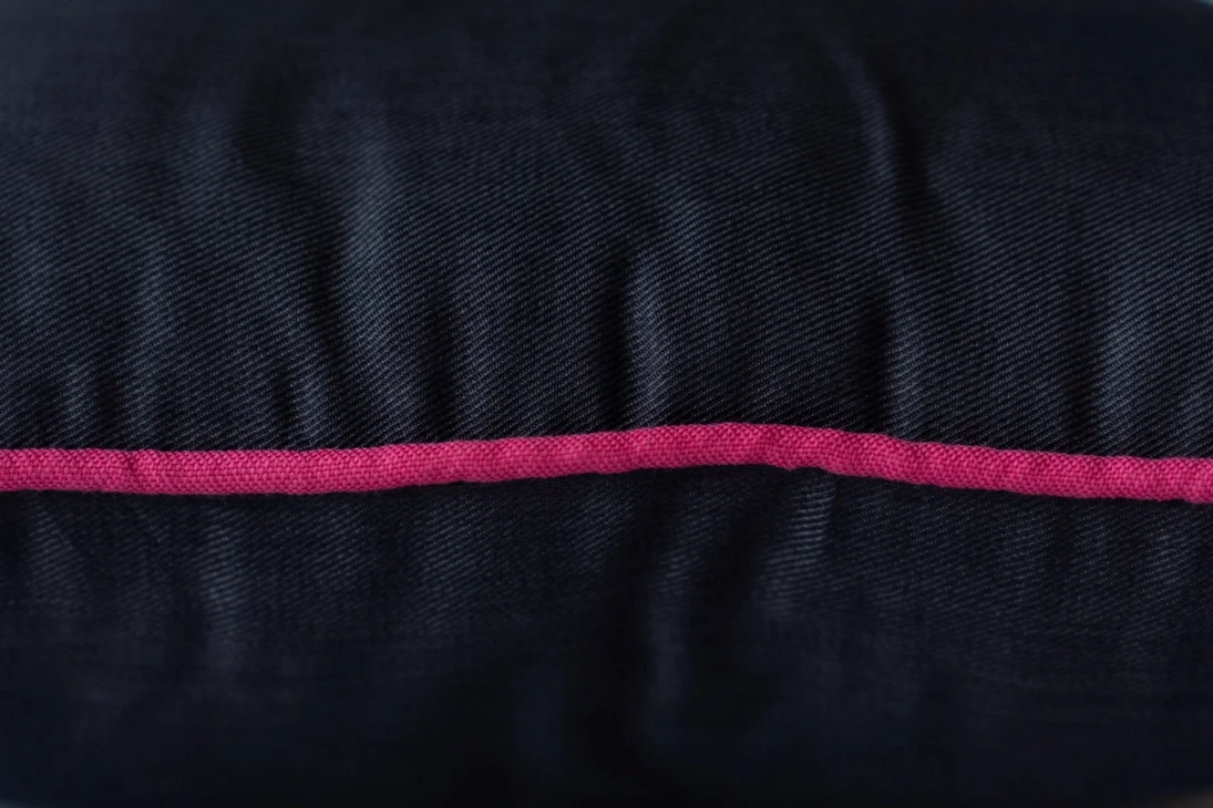 Pembe Biyeli Gri Kanvas Kırlent Kılıfı